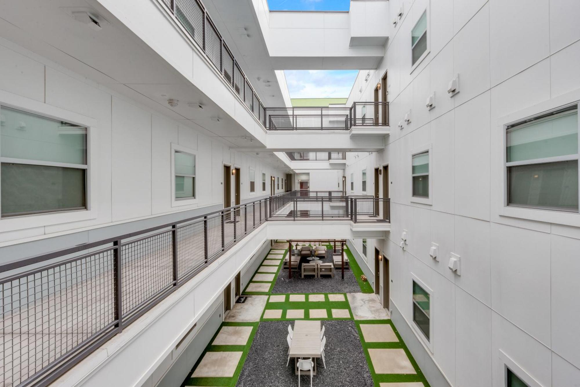 Snappy Loft Style 2Br I Gym I Parking I Workspace Dallas Exterior photo